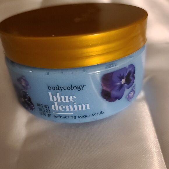 Bodycology Blue Denim Exfoliating Sugar Scrub 10.5 oz - Picture 1 of 2